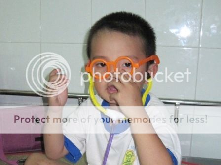 http://i808.photobucket.com/albums/zz9/khonggiantinhyeu092013/Doi%20Song/-%20Cuoc%20song%20muon%20mau/do-mat_zps93794af4.jpg
